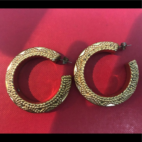 Gold hoop style earrings - Picture 2 of 4